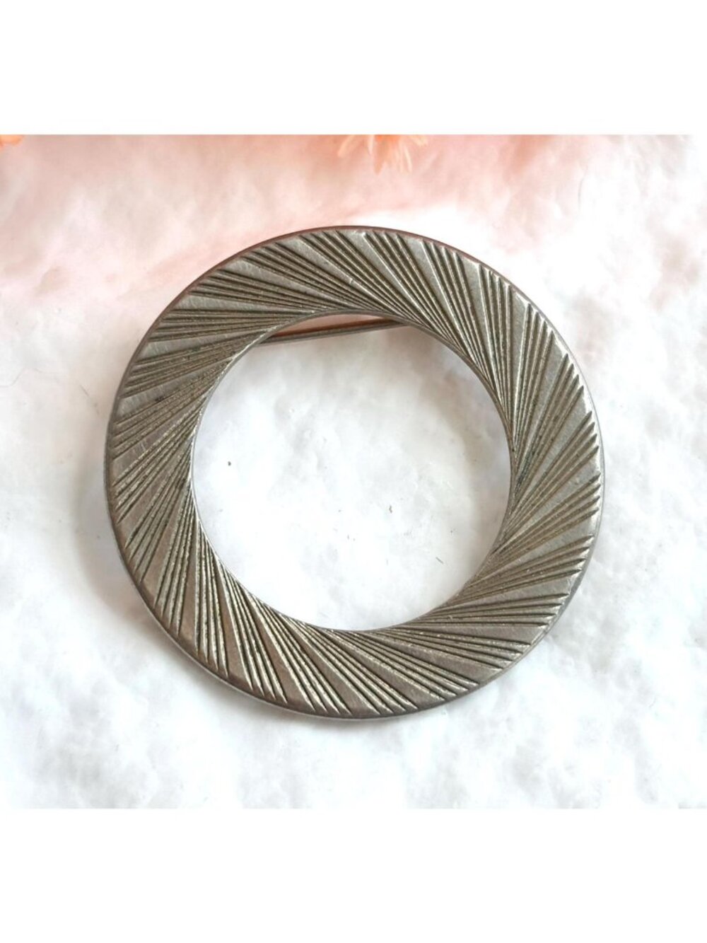 Silver Toned Wreath Shaped Textured 80's Style Textured Vintage Brooch | Pin
